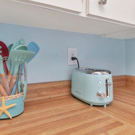 Coastal Cheer Apartment Bradenton Beach Bagian luar foto