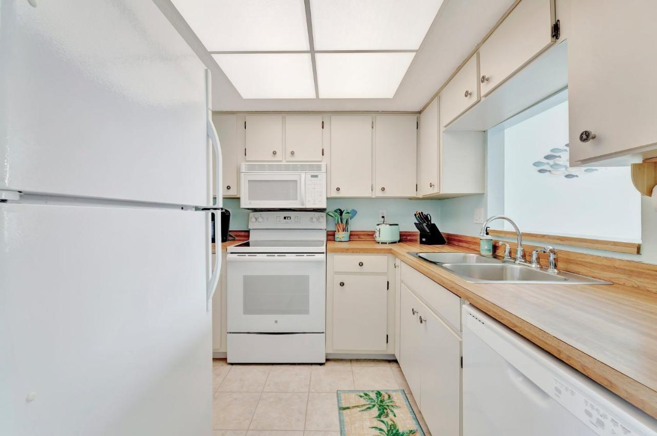 Coastal Cheer Apartment Bradenton Beach Bagian luar foto