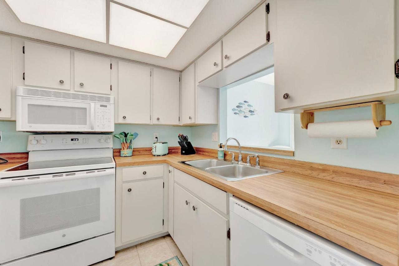 Coastal Cheer Apartment Bradenton Beach Bagian luar foto